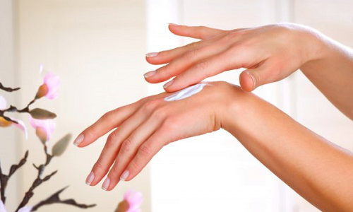 Суха шкіра рук: нестача якого вітаміну